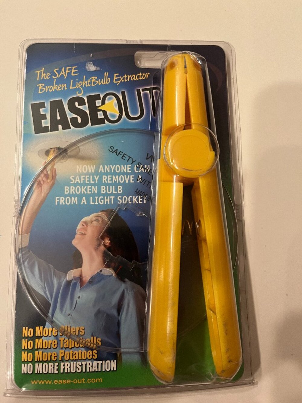 EaseOut Broken Light Bulb Extractor Tool Alden 9200P (NEW in original package)